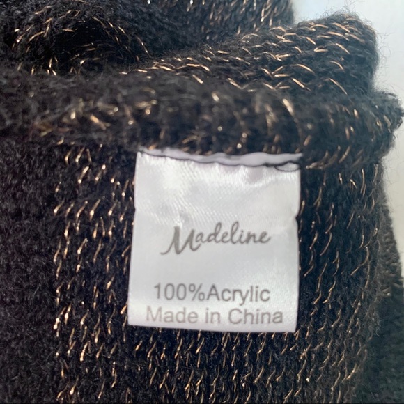 Soft asymmetrical poncho with fringe - Picture 4 of 5